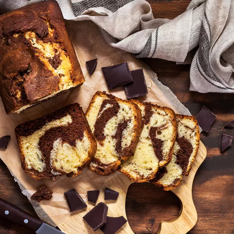 Gâteau Tornado avec spirale colorée